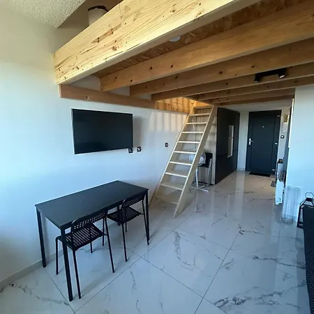 Apartment Deniphasco *