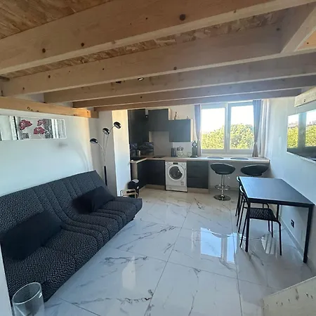 Apartment Deniphasco